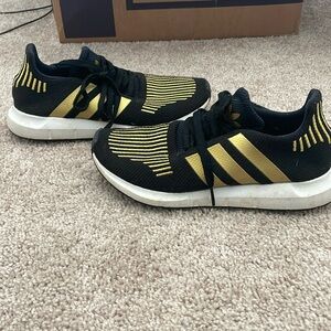 Women’s adidas swift run running shoe- size 8